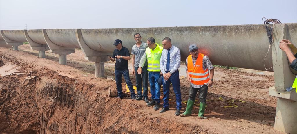 المدير الجهوي للمكتب الوطني للماء الصالح للشرب رفقة الحسين شينان يتابعون عن قرب إصلاح عطب ثقني لتزويد دواوير عبدة وسبت كزولة بالماء الصالح للشرب